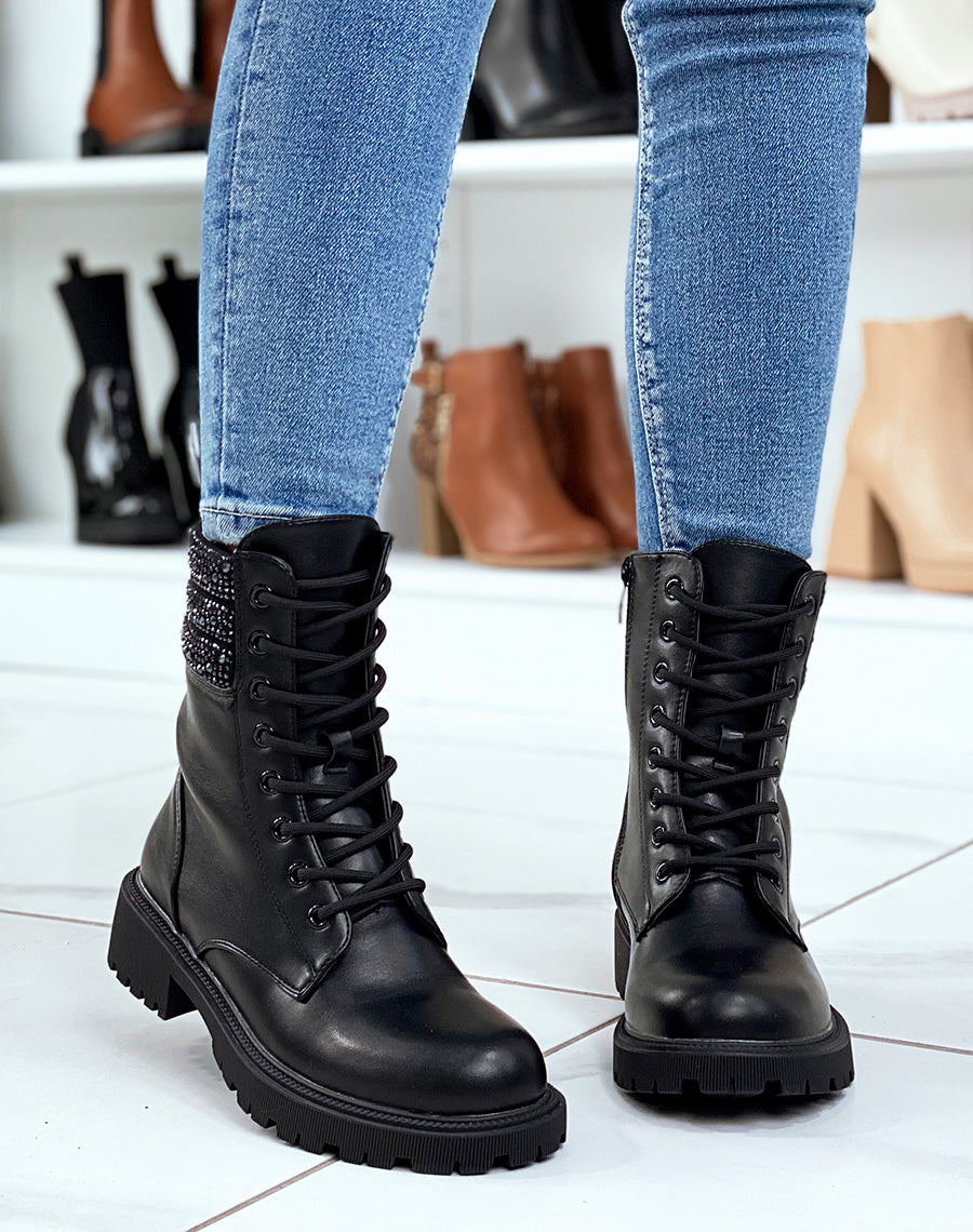 Bottines noires montantes à lacet et à strass