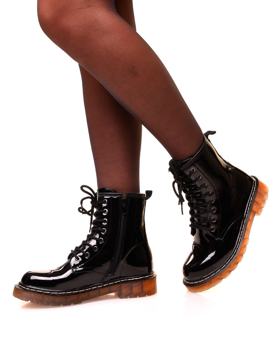 Bottines noires montantes vernies à lacets