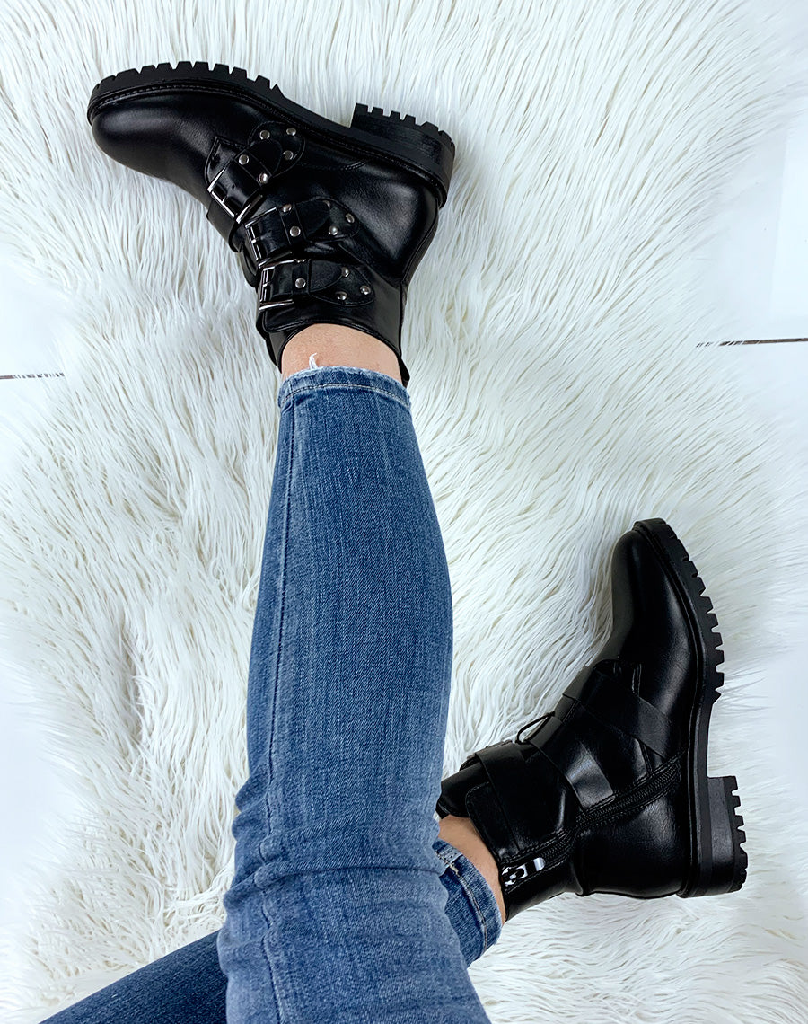 Bottines noires à multiples brides