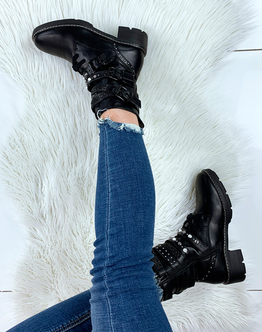 Bottines noires à multiples lanières