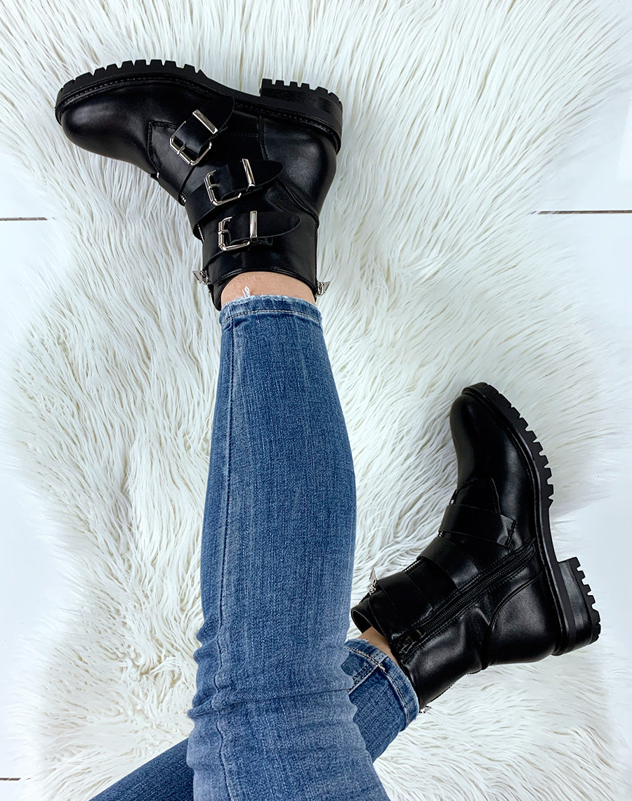 Bottines noires à multiples lanières
