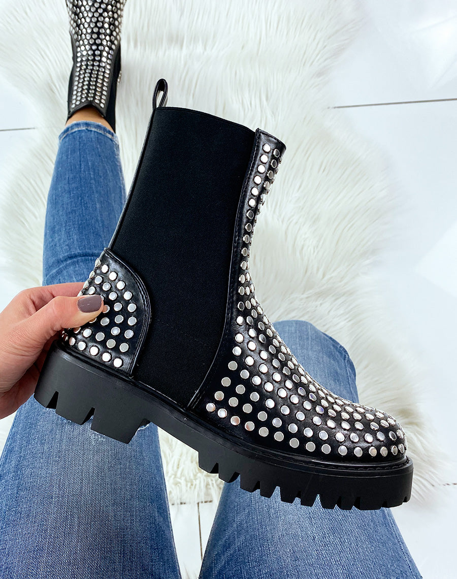 Bottines noires ornées de clous