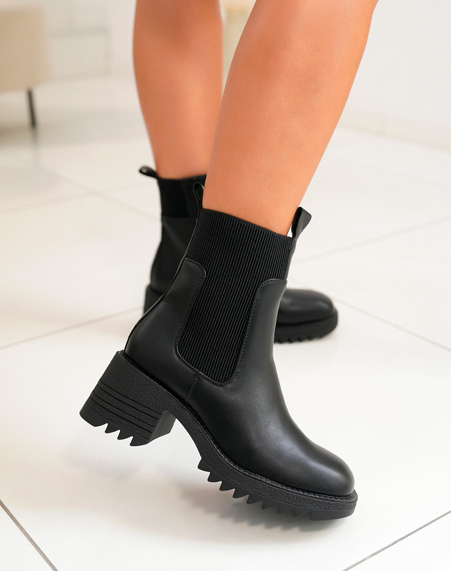 Bottines noires à petit talon et élastique