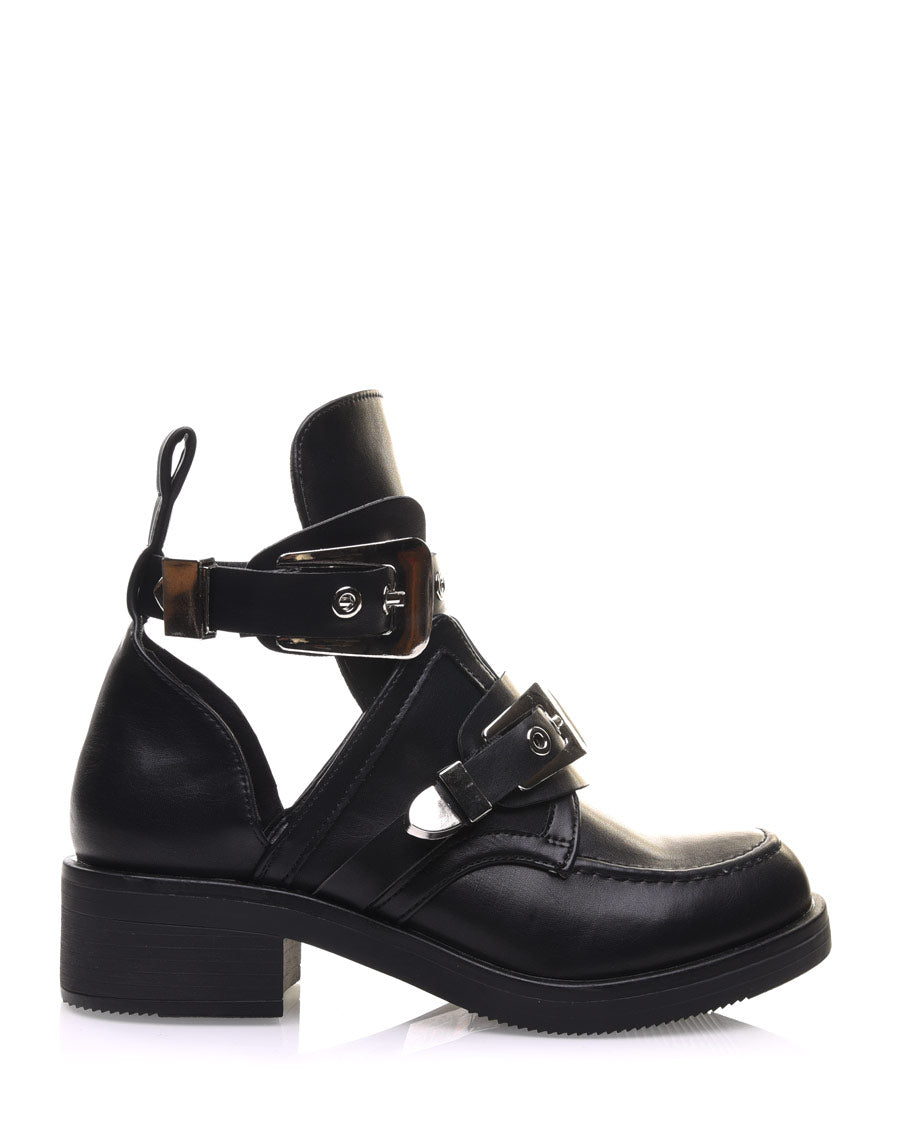 Bottines noires plates ajourées avec sangles
