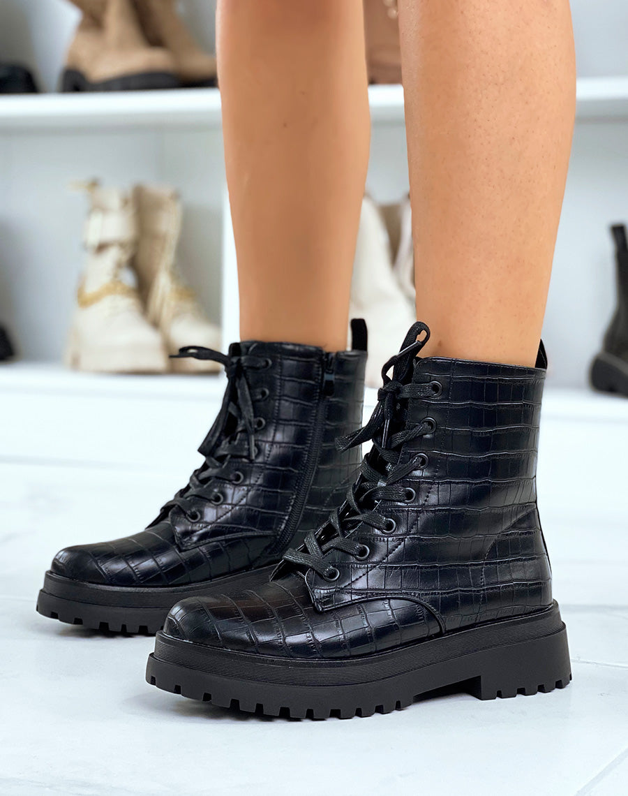 Bottines noires quadrillée effet croco montantes à lacets