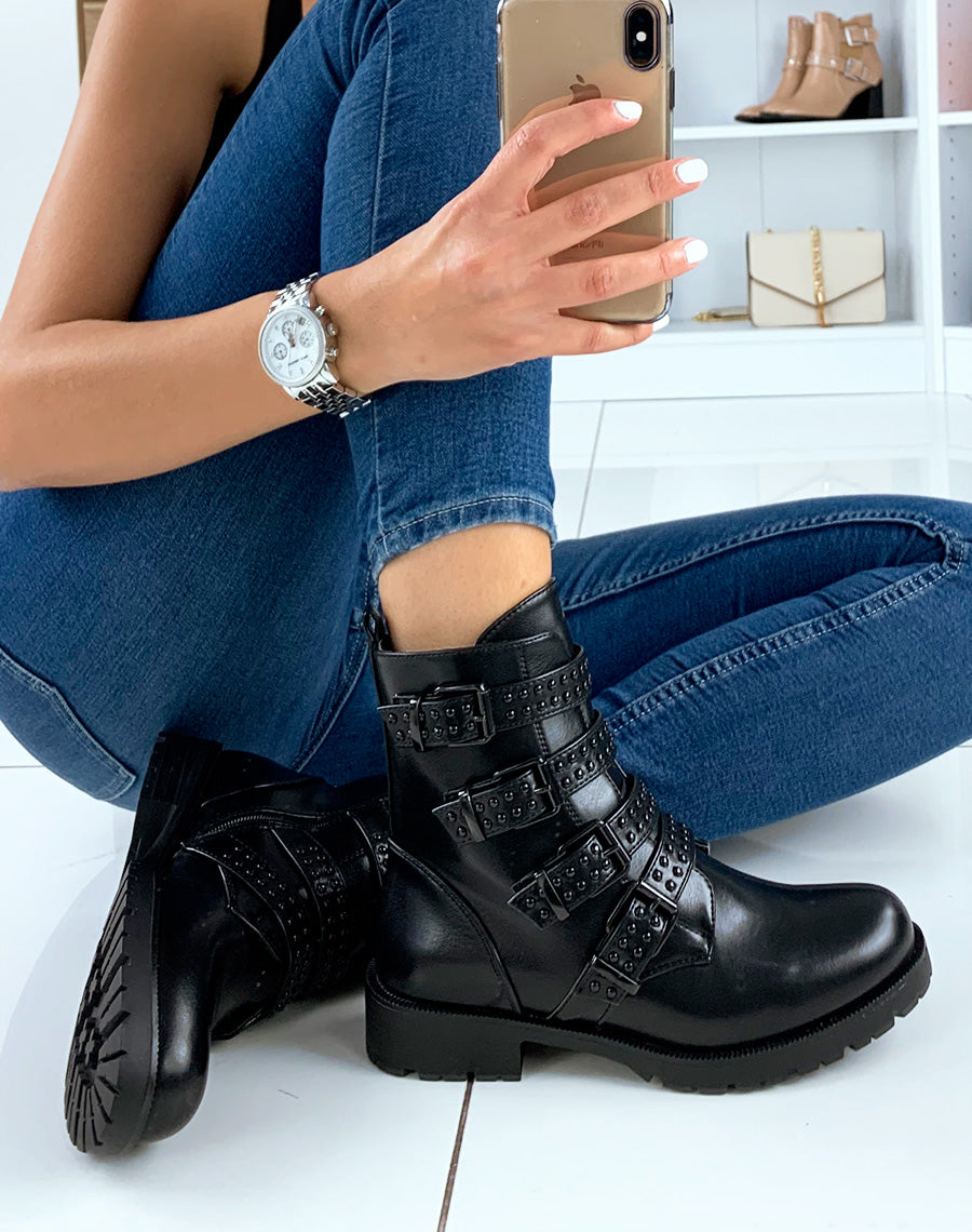 Bottines noires à sangles cloutées