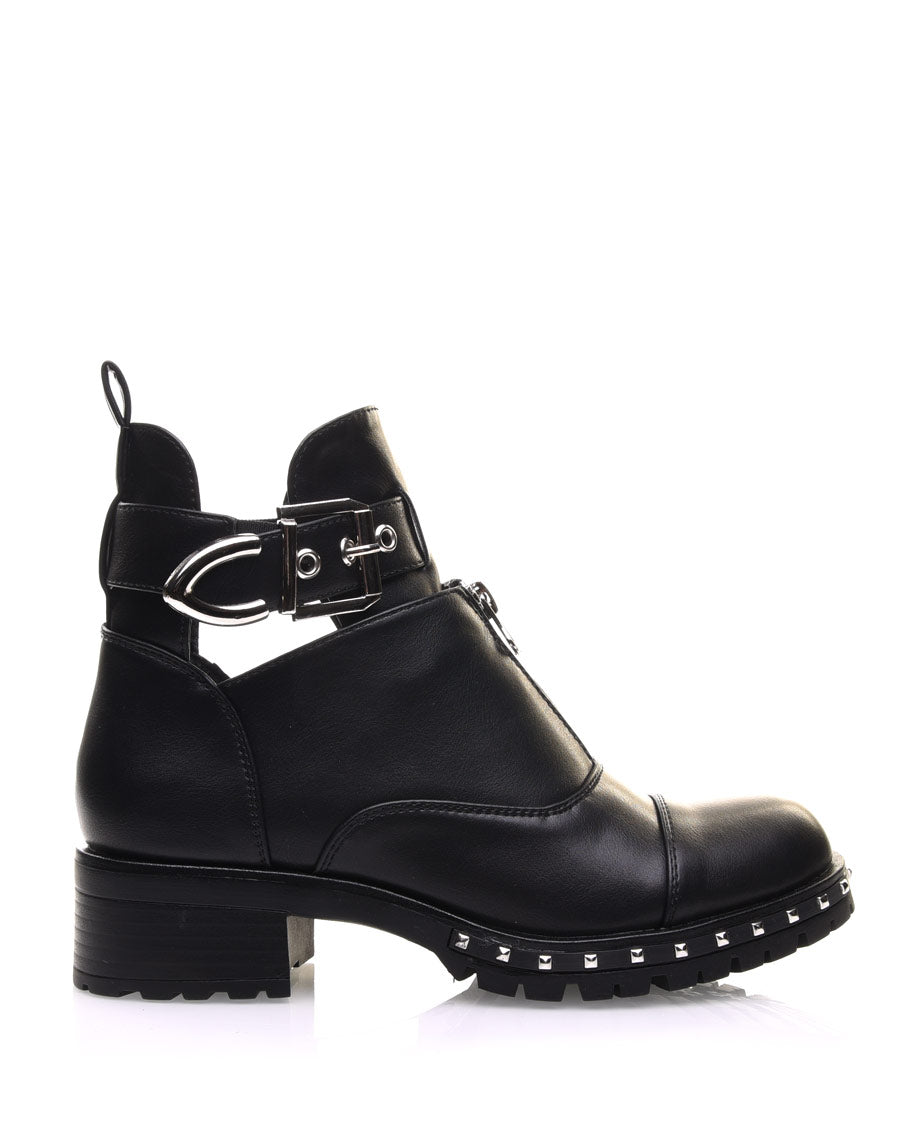 Bottines noires à semelles crantées cloutées