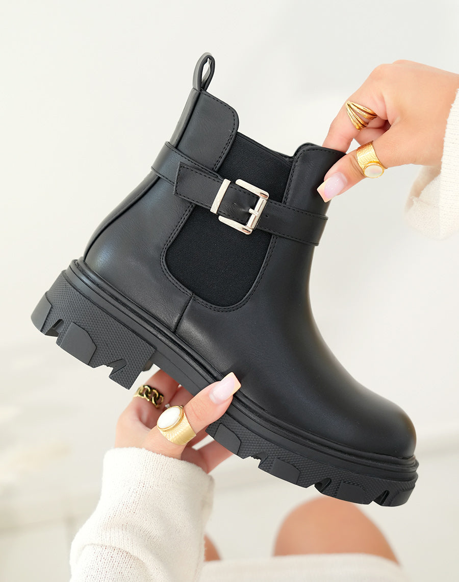 BOTTINES NOIRES STYLE CHELSEA AVEC LANIÈRES ARGENTÉES ET SEMELLE ÉPAISSE CRANTÉE