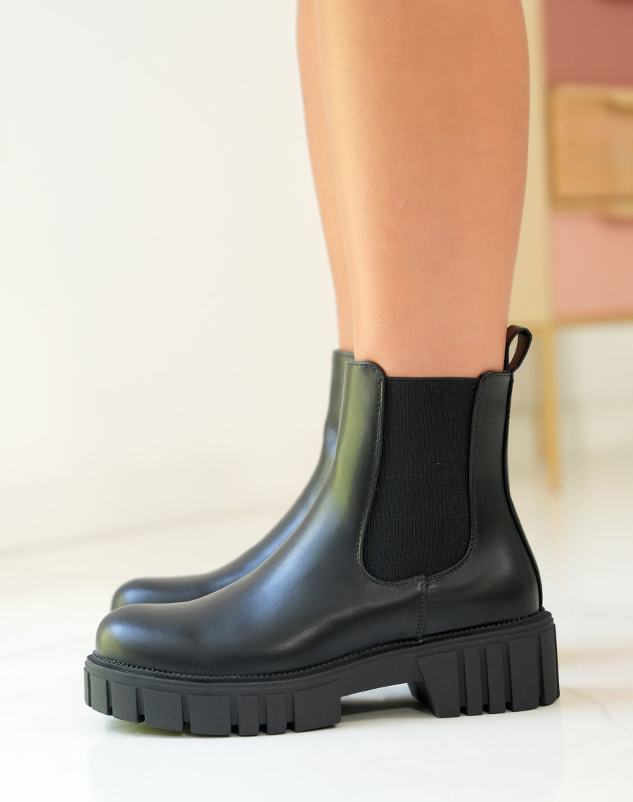 BOTTINES NOIRES STYLE CHELSEA AVEC SEMELLE CRANTÉE POUR FEMME
