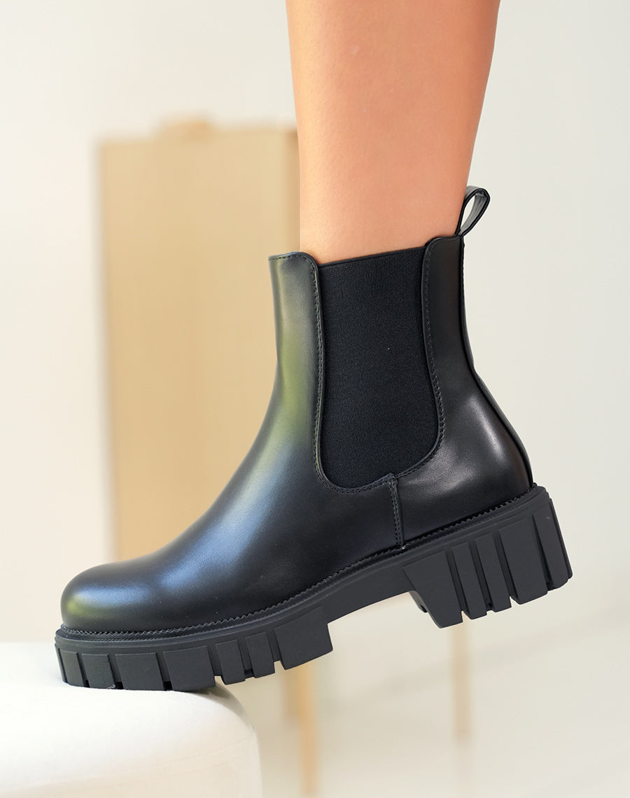 BOTTINES NOIRES STYLE CHELSEA AVEC SEMELLE CRANTÉE POUR FEMME