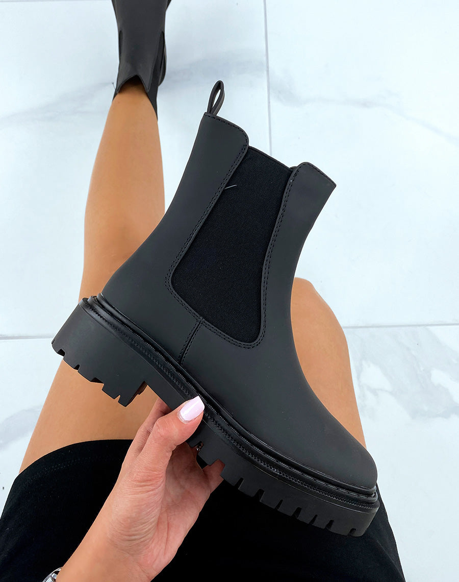 Bottines noires style chelsea à bout carré
