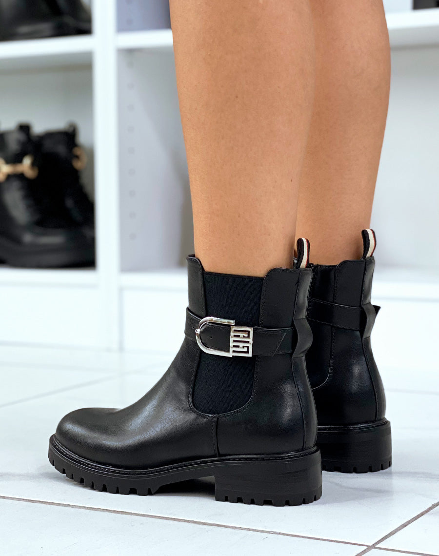Bottines noires style chelsea à lanière à détail argenté