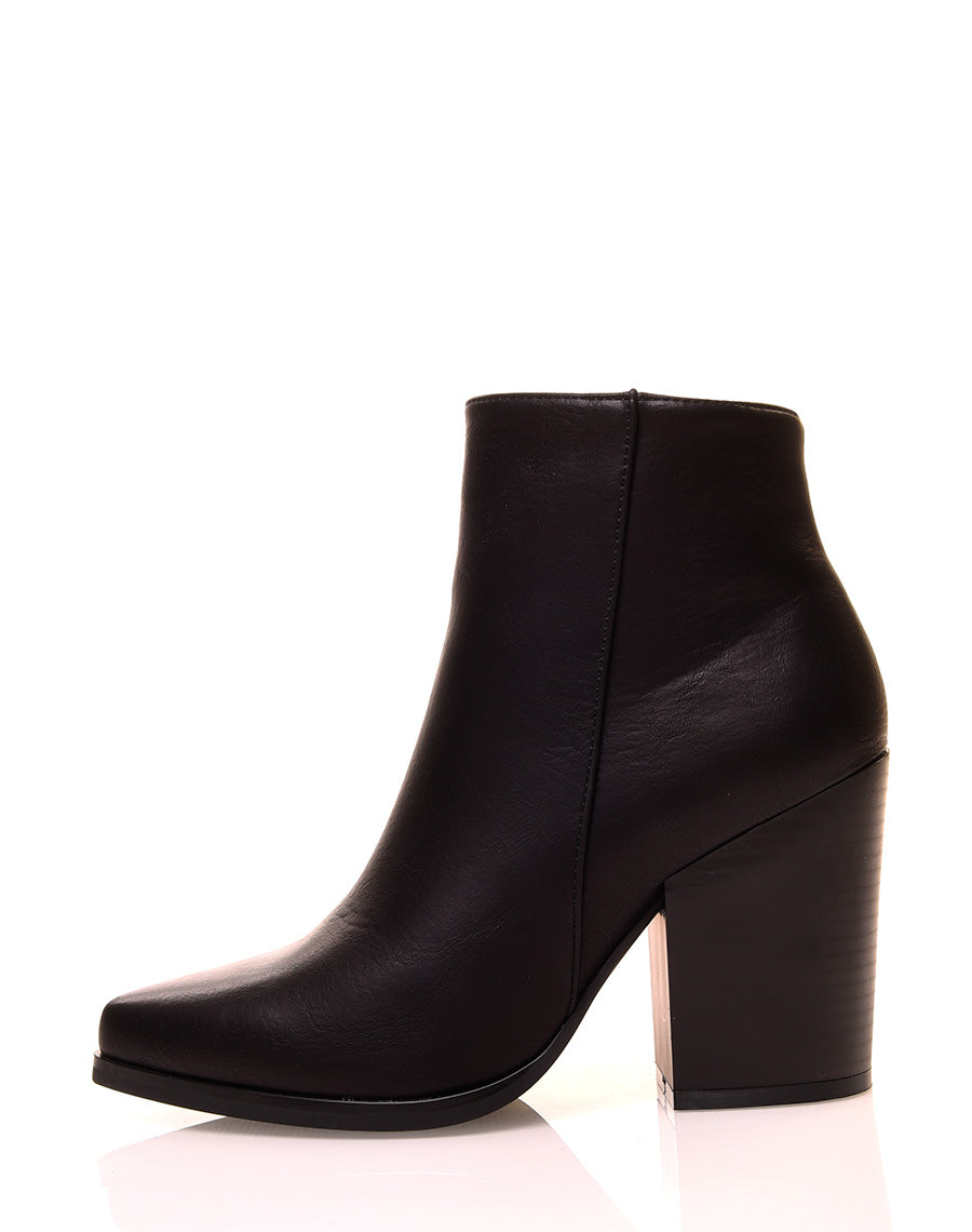 Bottines noires à talon carré et à bout pointu