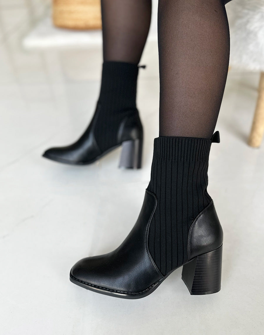 Bottines noires à talon et tige élastique 