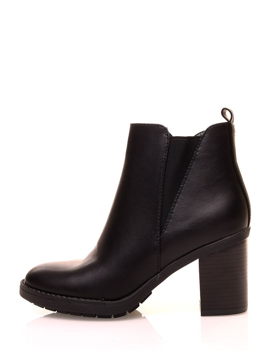 Bottines noires à talons carrés