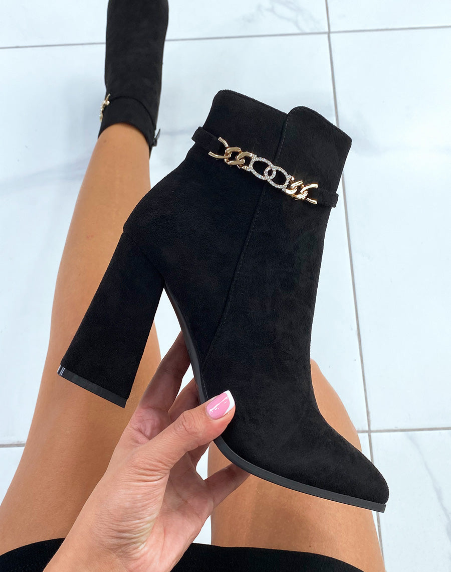 Bottines noires à talons carrés et détails en strass