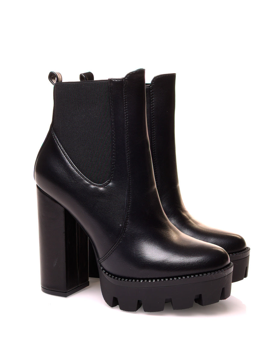 Bottines noires à talons et plateformes crantées