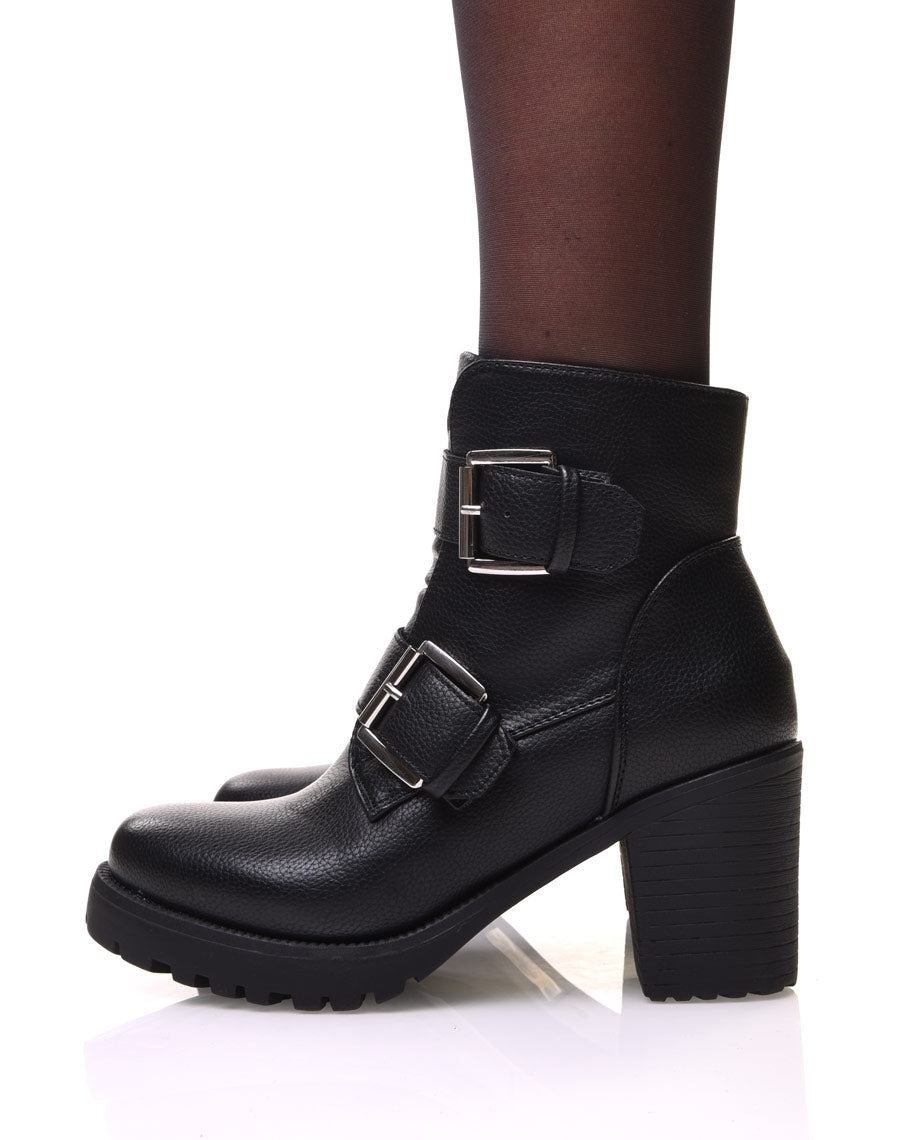 Bottines noires à talons et sangles