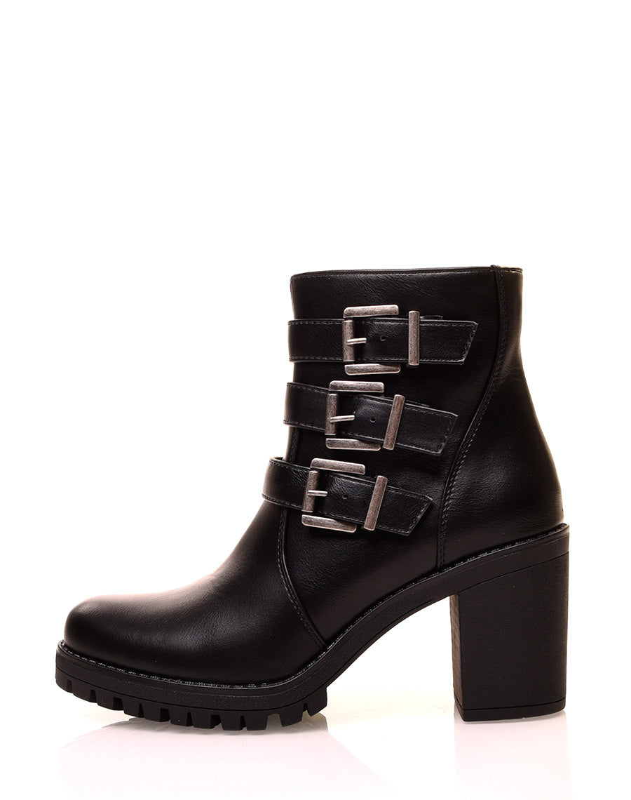 Bottines noires à talons et à sangles