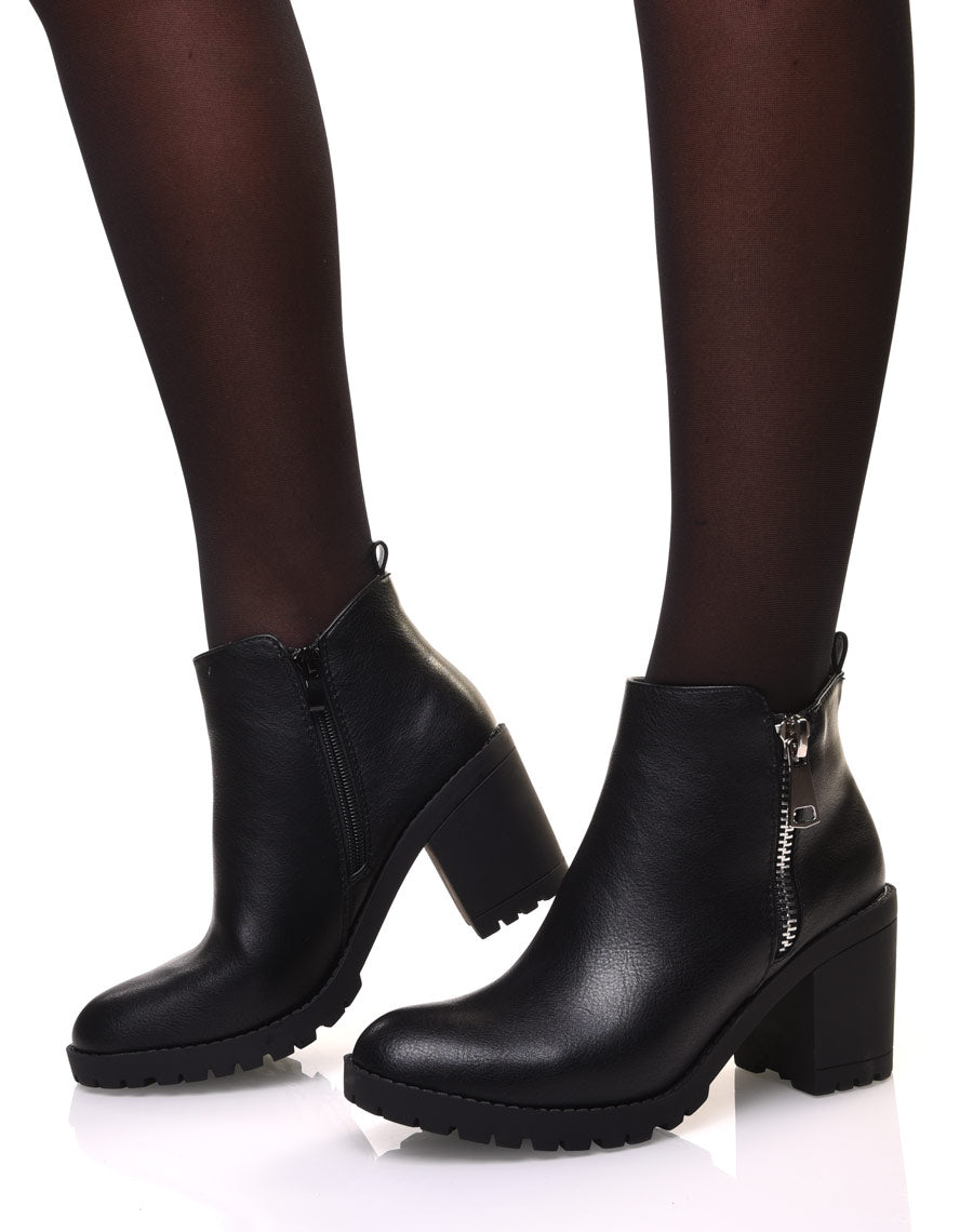 Bottines noires à talons et semelle crantée