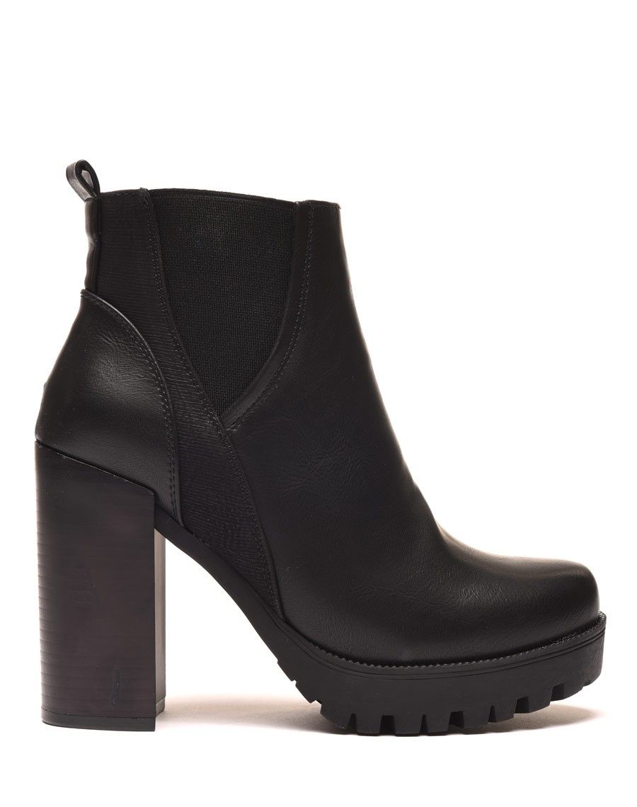 Bottines noires à talons et semelle épaisse