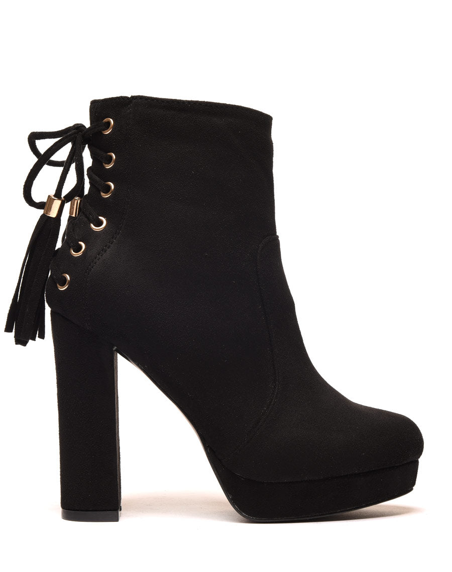 Bottines noires à talons hauts et plateforme