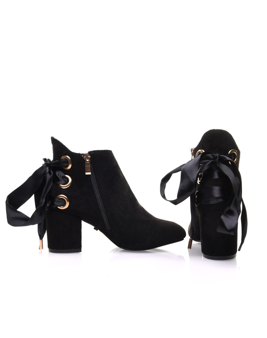 Bottines noires talons mi hauts lacets en satin