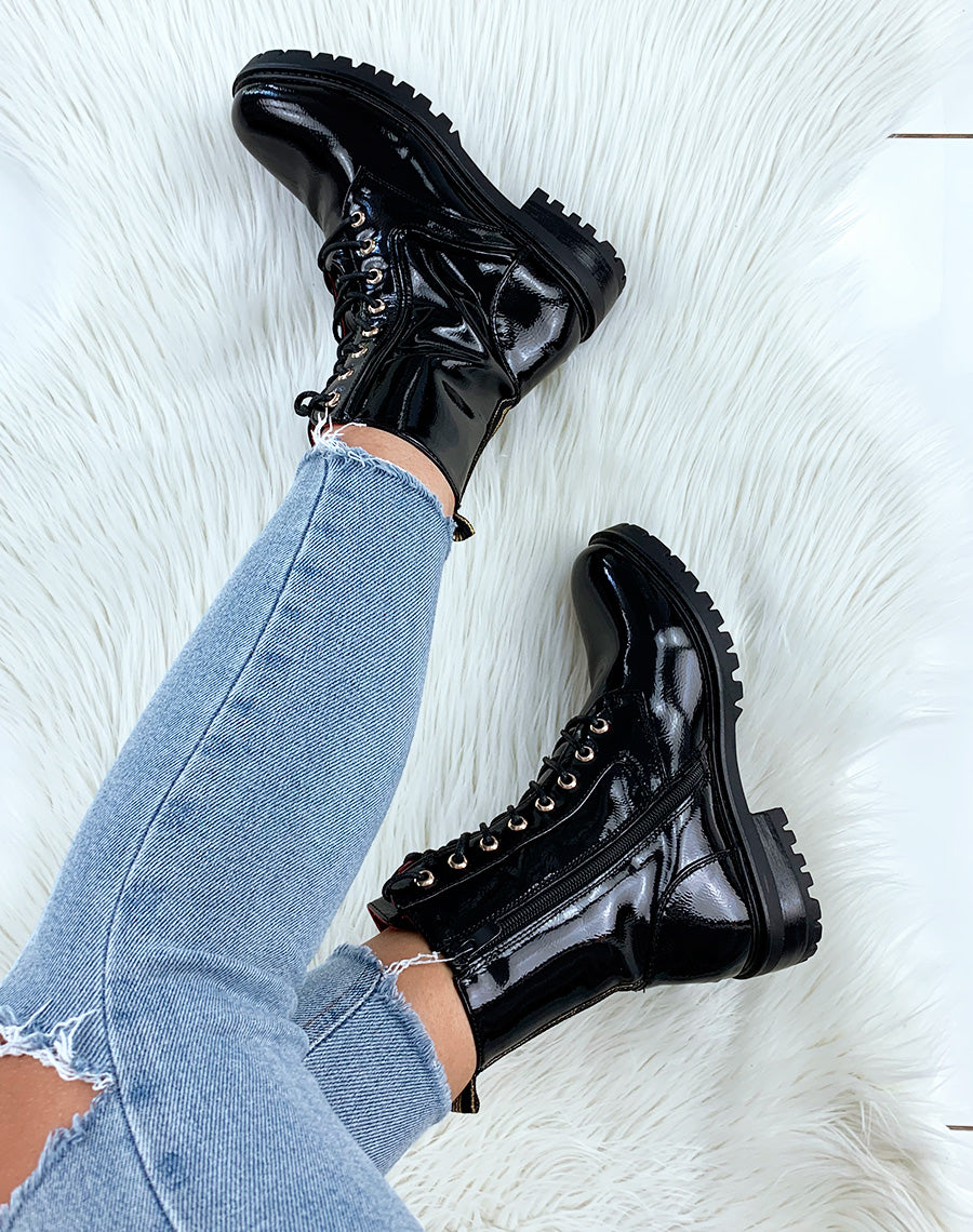 Bottines noires vernis à œillets