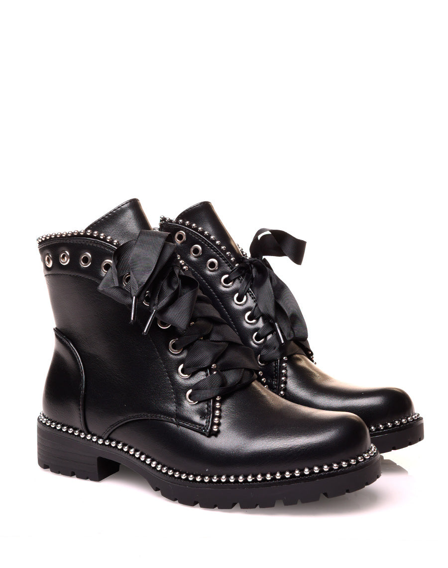 Bottines noirs ajouré de clous