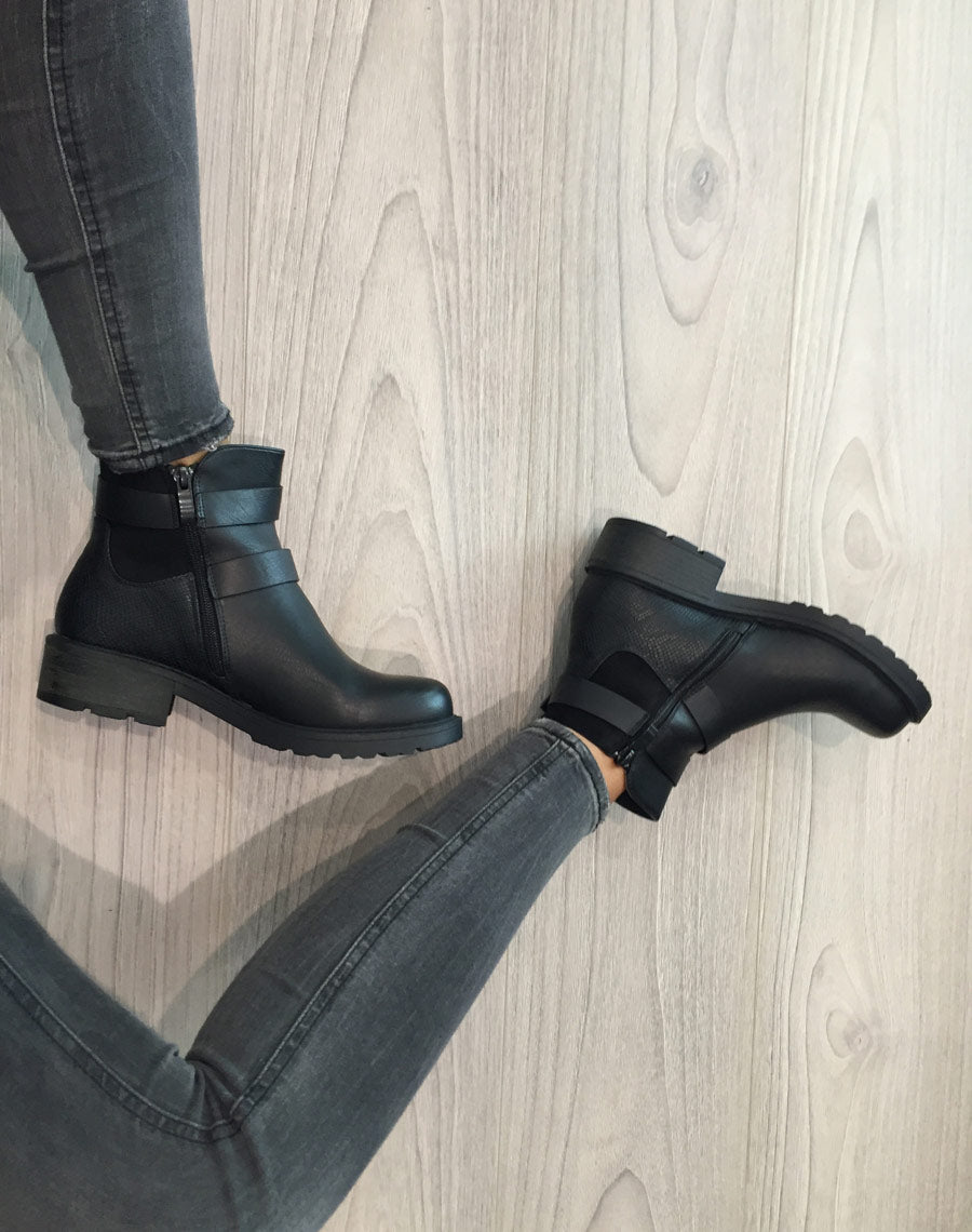 Bottines plates noires avec doubles lanières 