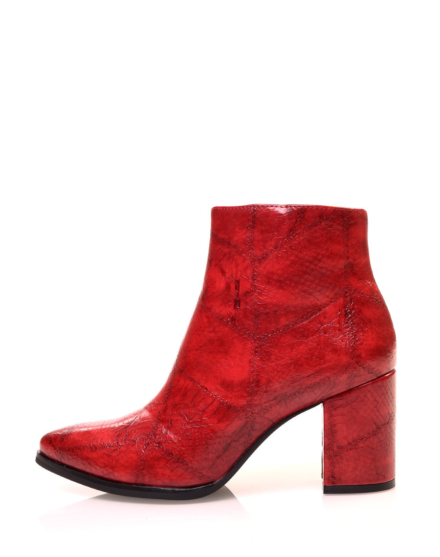 Bottines rouges à talons effet python à bout pointu