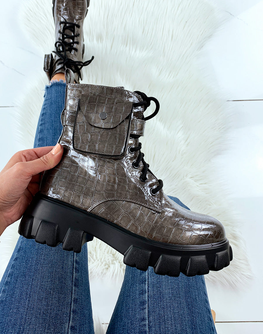 Bottines à semelle cranté effet croco à pochette kaki