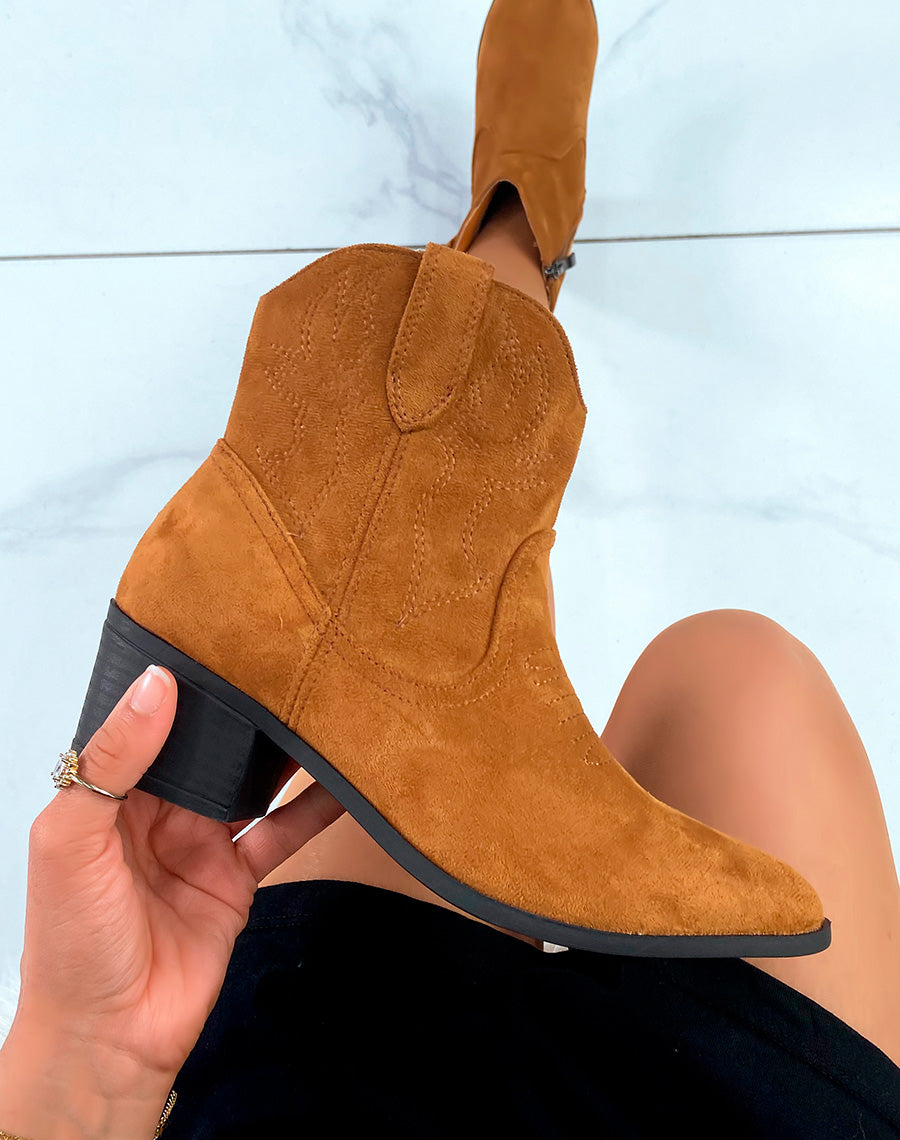 BOTTINES STYLE SANTIAG EN SUÉDINE CAMEL POUR FEMME