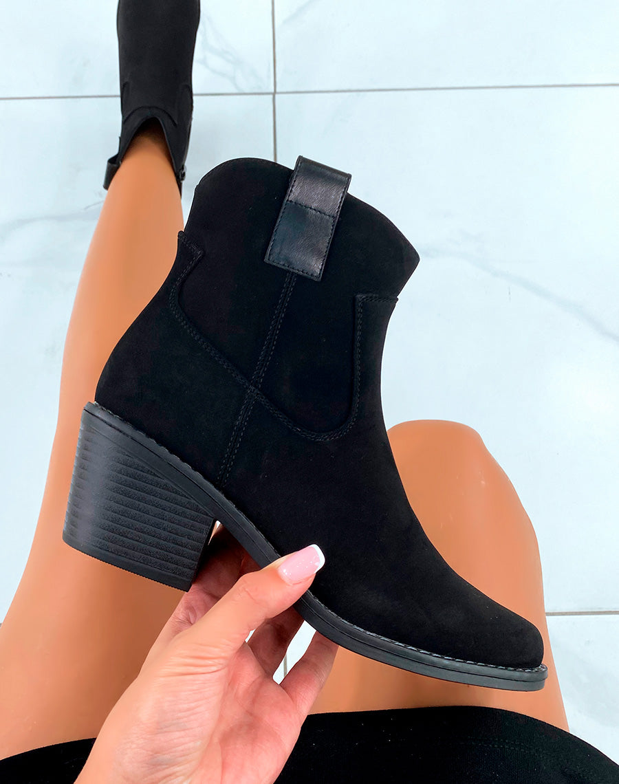 Bottines style santiags en suédine noire à petit talon pour femmes