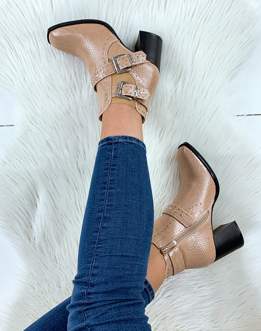 Bottines à talon effet croco beige à bout carré