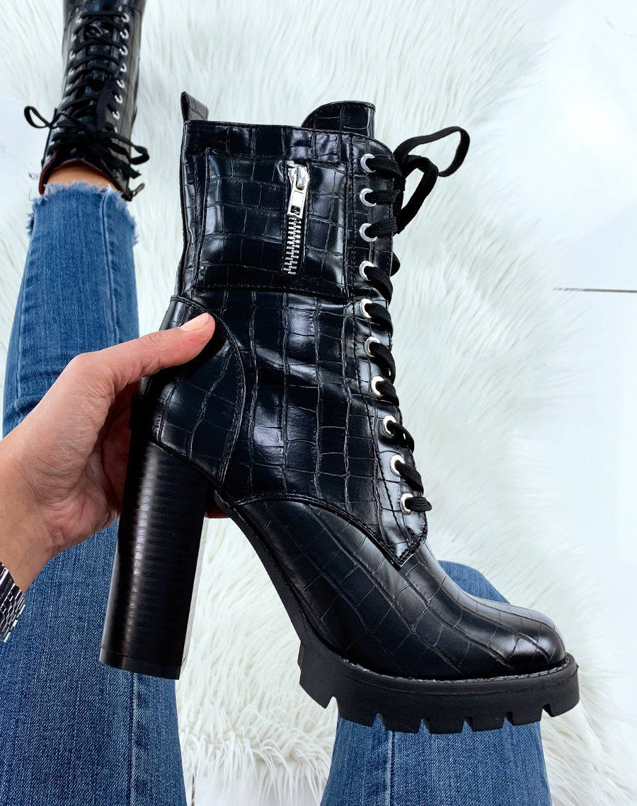 Bottines à talon effet croco noir avec petite poche