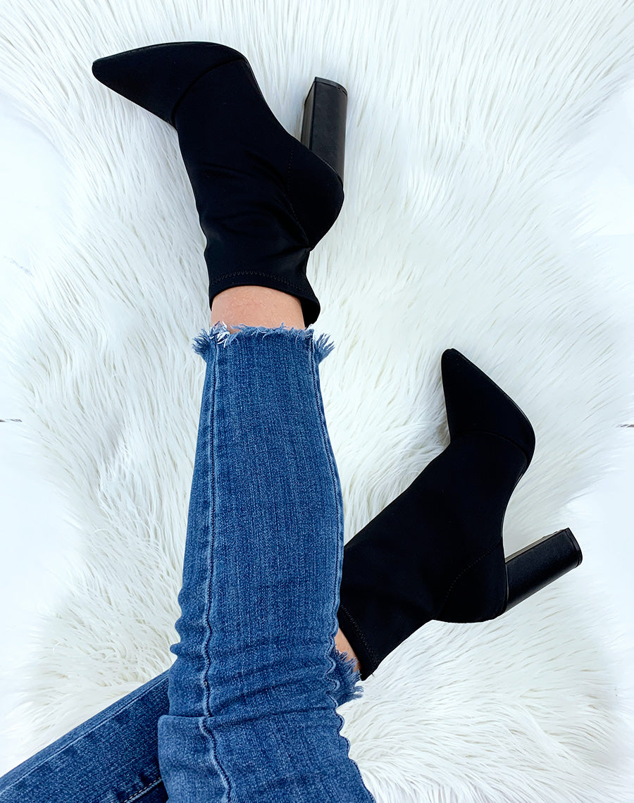 Bottines à talon noires à bout pointu