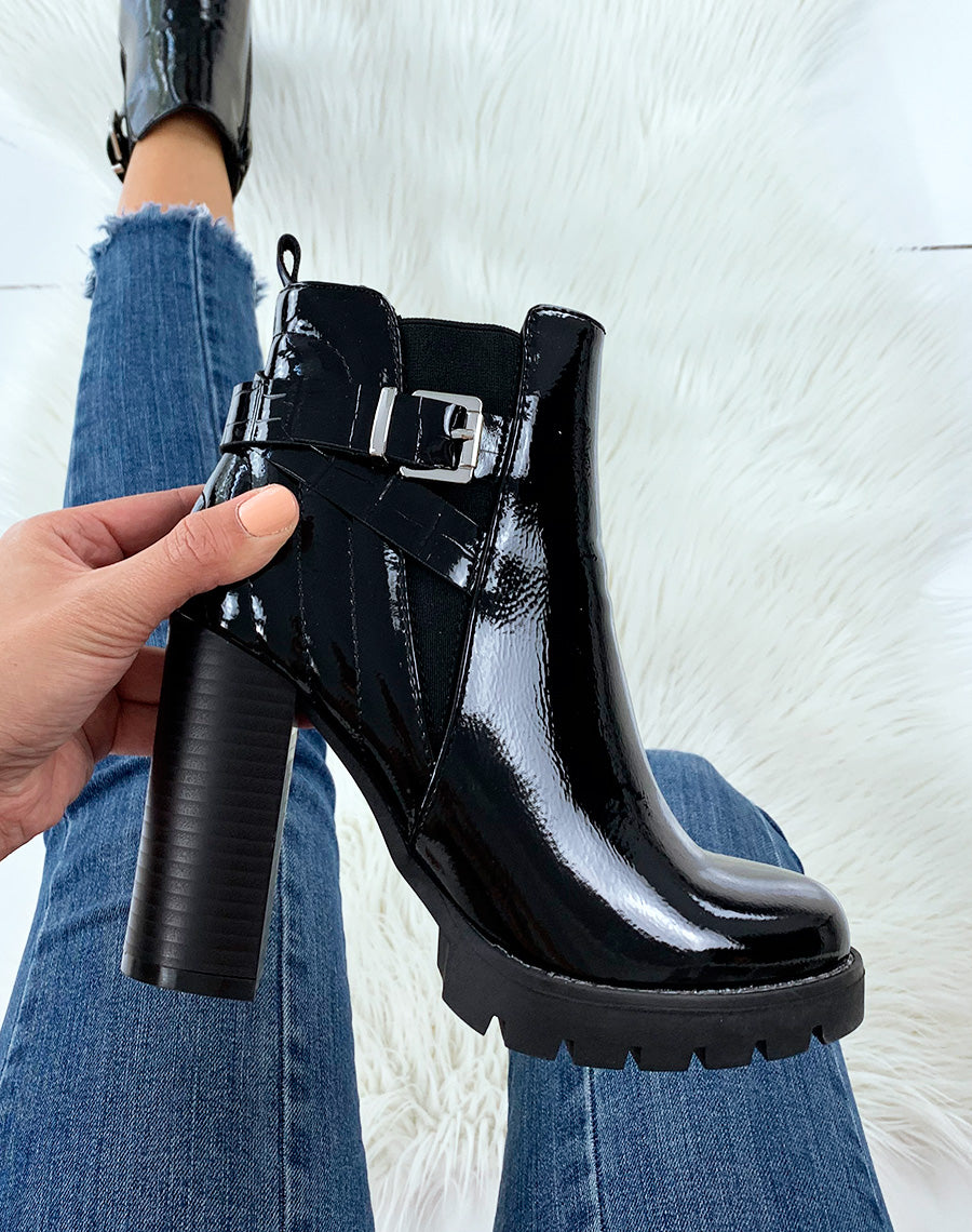 Bottines à talon noires vernies à lanière