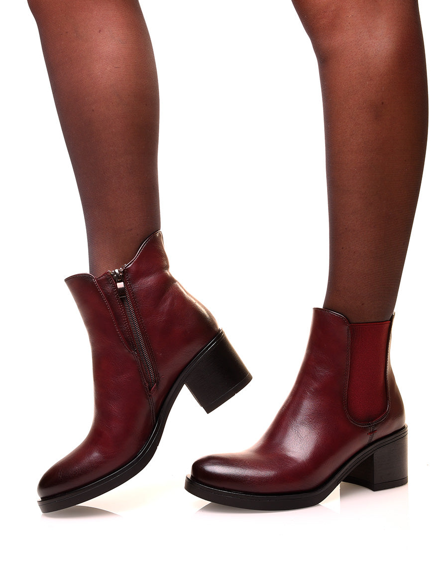 Bottines à talons carrés bordeaux