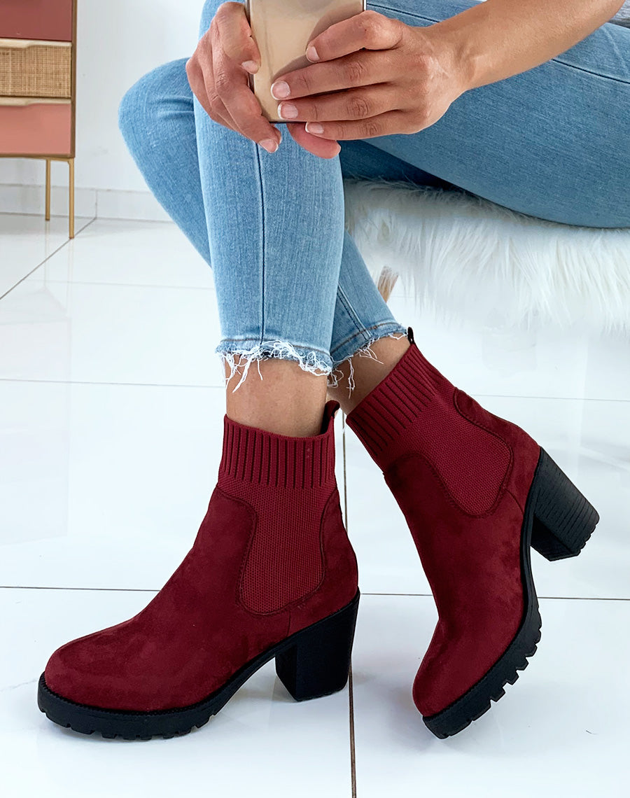 Bottines à talons en suédine bordeaux effet chaussettes