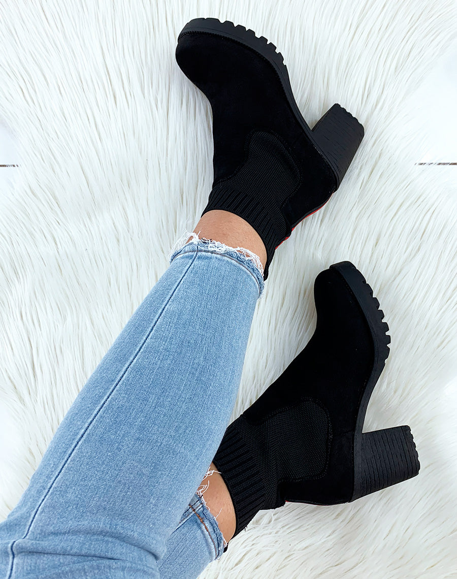 Bottines à talons en suédine noires effet chaussettes