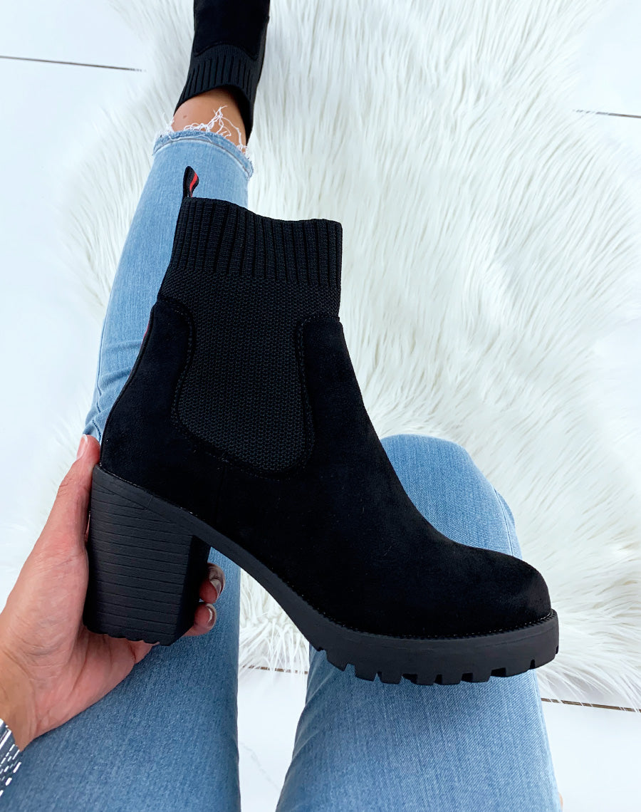 Bottines à talons en suédine noires effet chaussettes