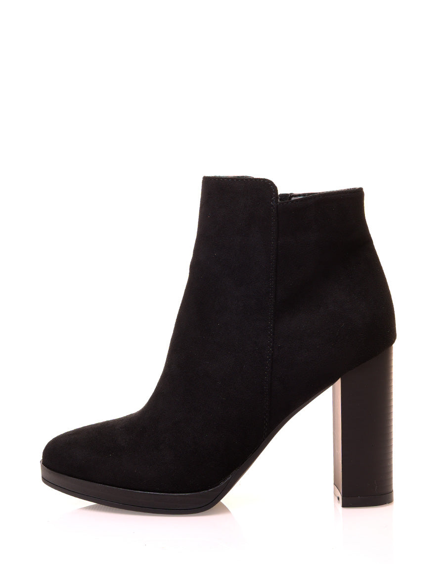 Bottines à talons et à bout pointu en suédine