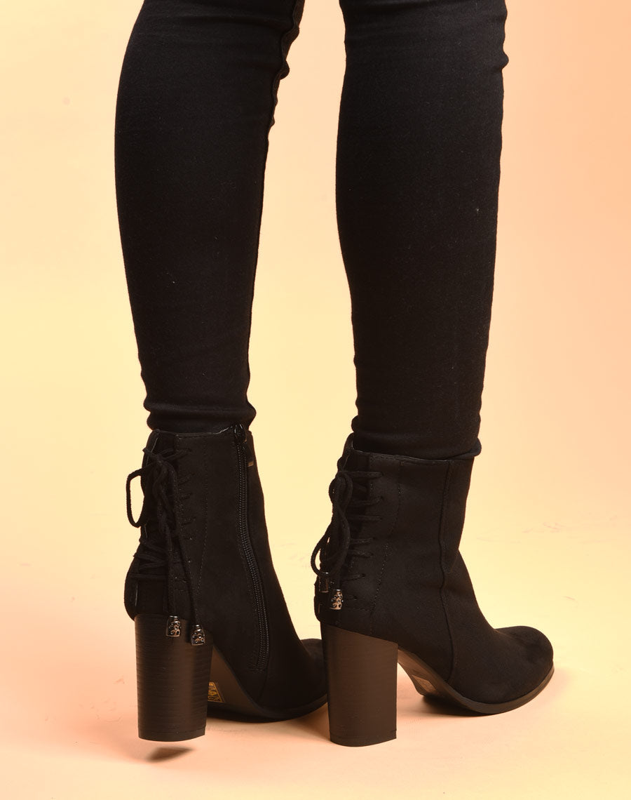 Bottines à talons noires avec lacet arrière décoratif