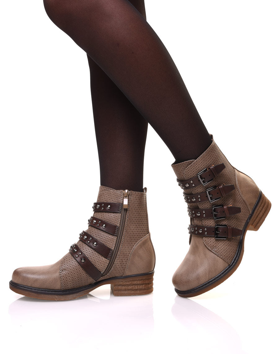 Bottines taupe à multiples sangles cloutées