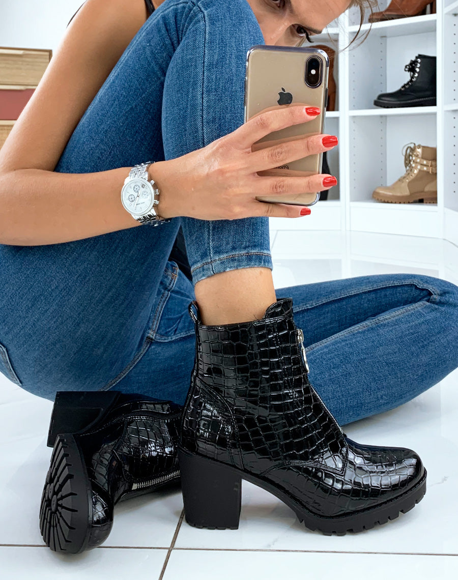 Bottines vernies noires effet croco à talon mi-haut
