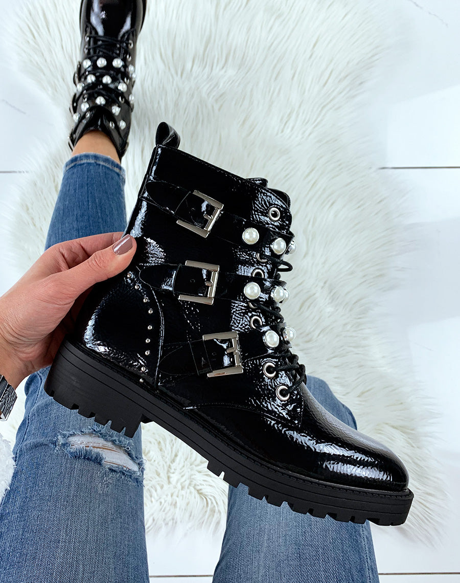 Bottines vernies noires ornées de perles