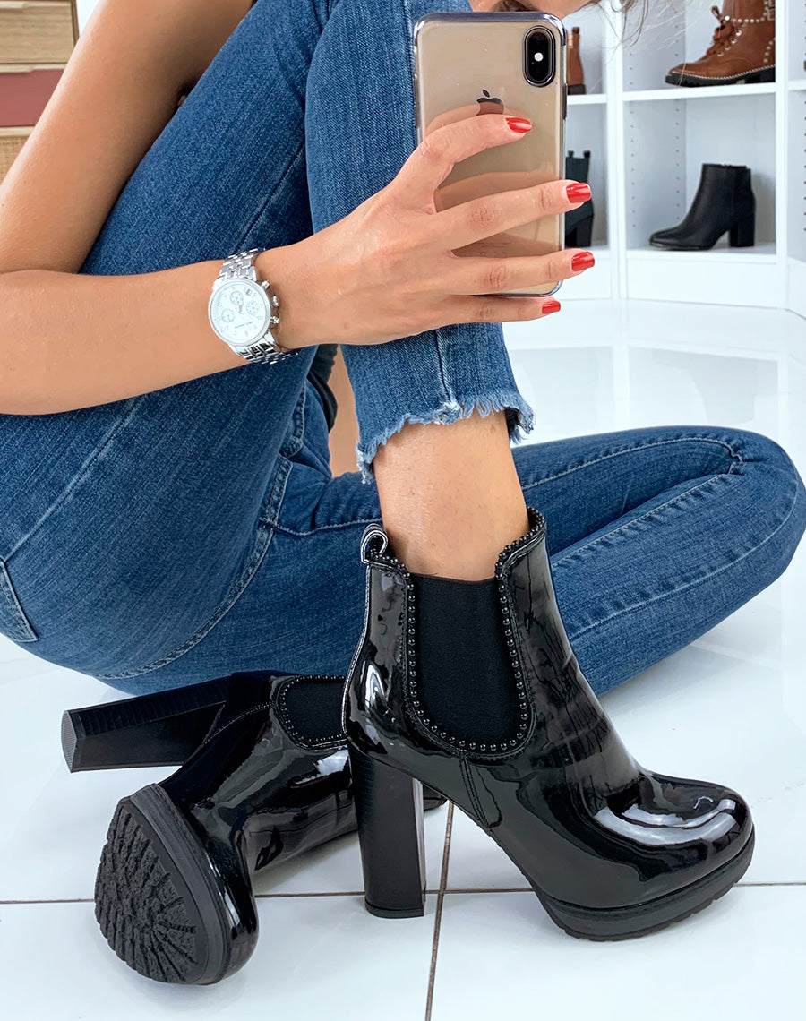 Bottines vernies noires à perles