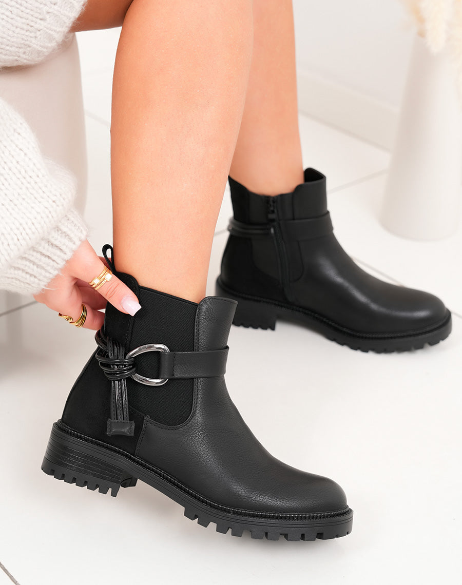 Charme & Durabilité : Bottines Chelsea Noires avec Sangle Nouée