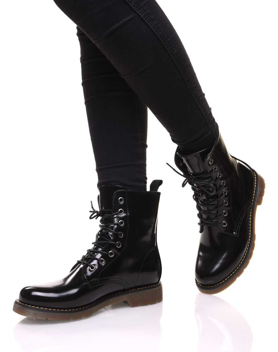 Chaussures montantes vernis noires  